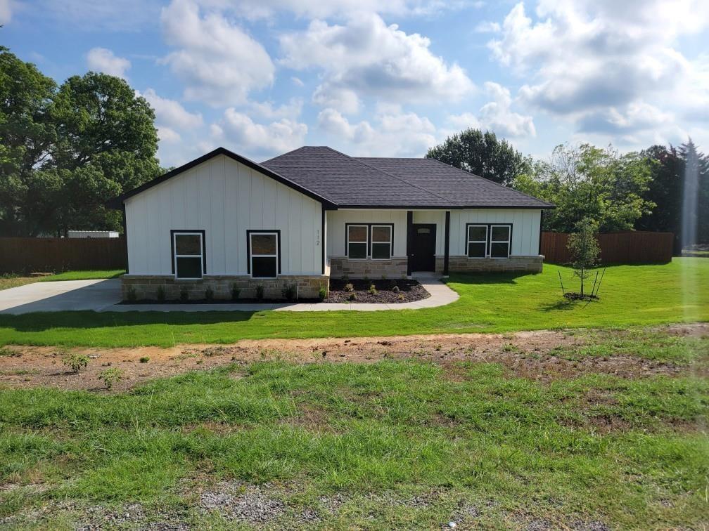 Coronado Trl, Weatherford, TX 76087