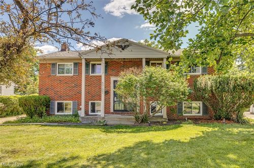 5707 Vickie Ln, Bedford Heights, OH, 44146-2461 | Card Image