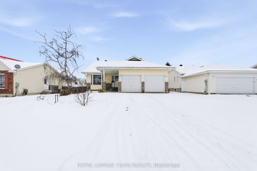 451 Mayhew St, Renfrew, ON, K7V4L4 | Card Image