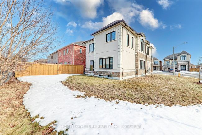 1345 Apollo St, House other with 4 bedrooms, 3 bathrooms and 4 parking in Oshawa ON | Image 5