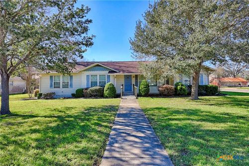 122 N Avenue E, Shiner, TX, 77984-5712 | Card Image