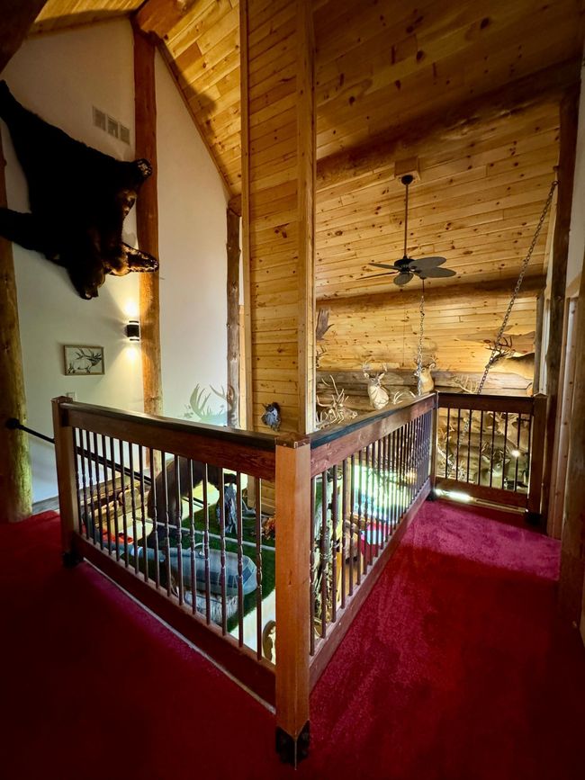 Upper Level Hallway | Image 38