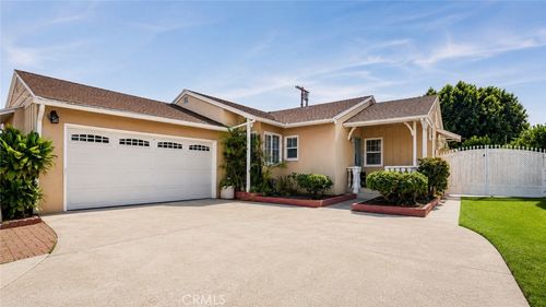 8115 Brimfield Ave, Panorama City, CA, 91402-4501 | Card Image