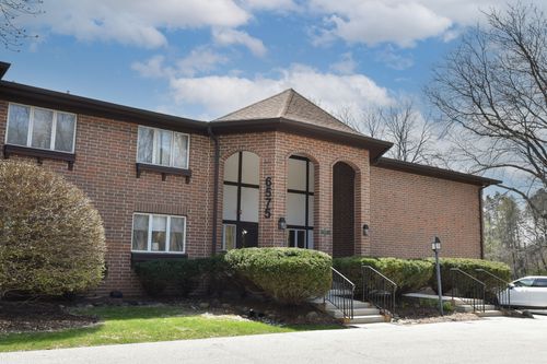 6575 N Green Bay Ave, GLENDALE, WI, 53209-3468 | Card Image