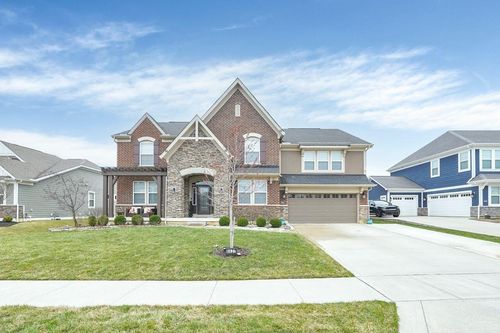 8427 Chesapeake Way Nw, Pickerington, OH, 43147-7668 | Card Image