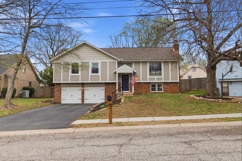 10210 Rosehill Rd, Lenexa, KS, 66215-1832 | Card Image