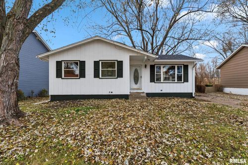 5812 Hillandale Rd, Davenport, IA, 52806-2739 | Card Image