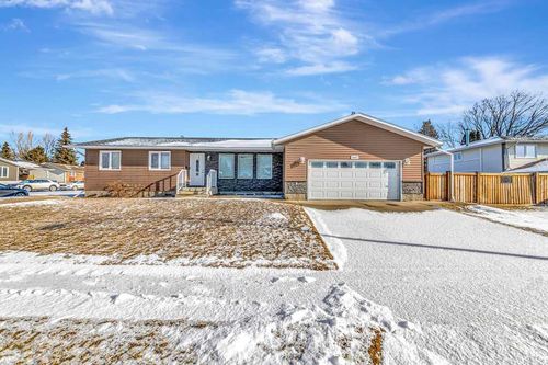 2901 51b Avenue, Lloydminster, AB, T9V1M1 | Card Image