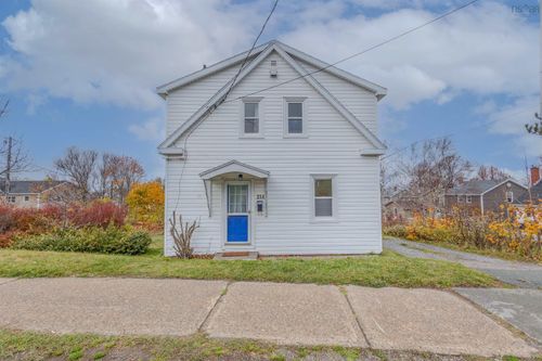 214 Alexandra St, Sydney, NS, B1S2E9 | Card Image