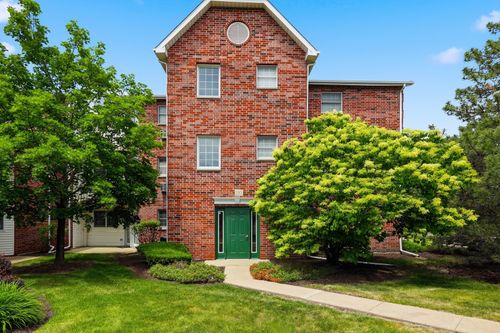 3b-330 Leah Ln, Woodstock, IL, 60098-6400 | Card Image