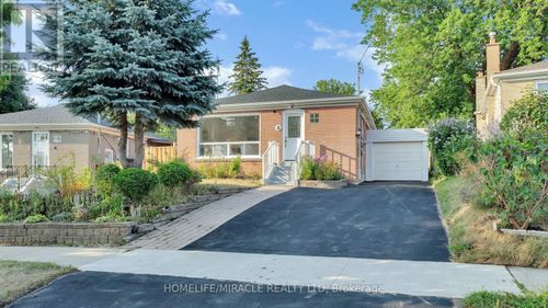 8 Hollyhedge Drive, Toronto (Bendale), ON, M1K3S1 | Card Image