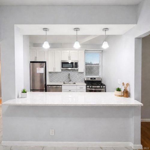 l1-2 Fisher Dr, Mount Vernon, NY, 10552-3617 | Card Image