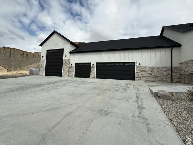 Garage featuring concrete driveway | Image 6