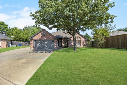 419 Springhill Ct, Burleson, TX, 76028-0605 | Card Image