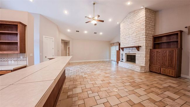 1212 W North St, House other with 3 bedrooms, 3 bathrooms and 2 parking in Louise TX | Image 18