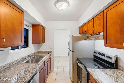 apt-w-660 E River Rd, Tucson, AZ, 85704-5833 | Card Image
