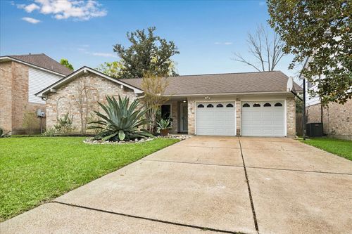 9707 Lawngate Dr, Houston, TX, 77080-1233 | Card Image