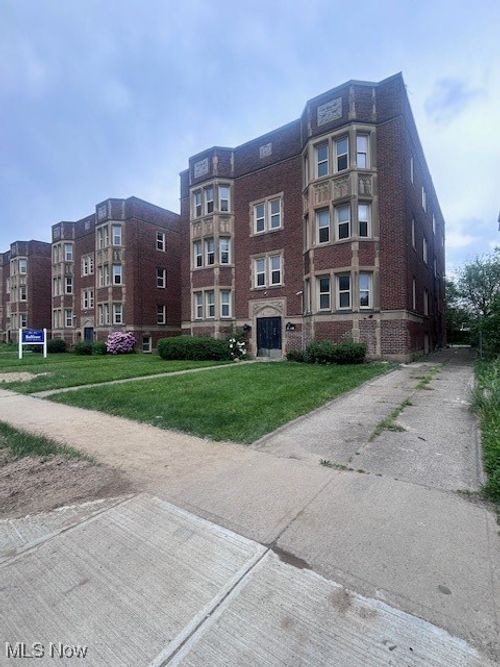 3-2968 S Moreland Blvd, Cleveland, OH, 44120-2704 | Card Image