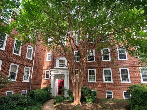 b200-3731 39th St Nw, WASHINGTON, DC, 20016-5522 | Card Image