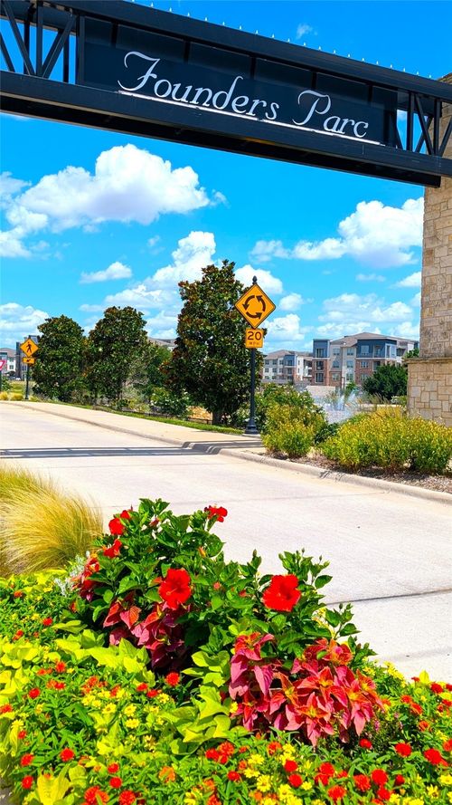 306 Park Dr, Euless, TX, 76040-4316 | Card Image