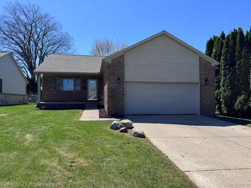 31495 Cambridge St, Garden City, MI, 48135-1733 | Card Image