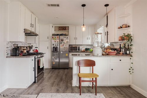 2118 Fordham Ln, Austin, TX, 78723-1332 | Card Image