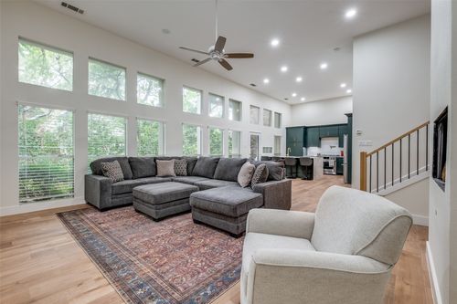 9123 Chapel Valley Rd, Dallas, TX, 75220-5029 | Card Image