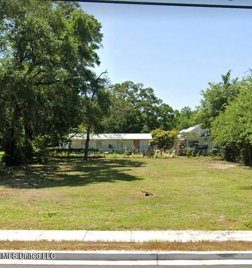 195 Oak St, Biloxi, MS, 39530-4536 | Card Image