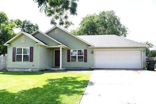 11 N Moody Dr, Ray City, GA, 31645-3742 | Card Image