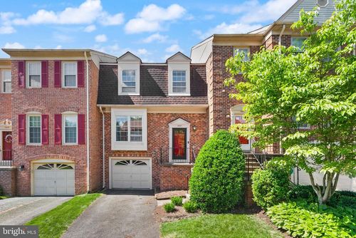 7877 Hampton Village Pass, ANNANDALE, VA, 22003-1570 | Card Image
