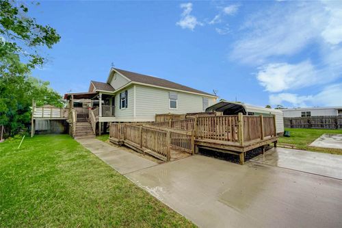 526 14th St, San Leon, TX, 77539-2482 | Card Image