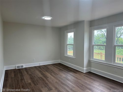 5777 Holcomb St, Detroit, MI, 48213-3023 | Card Image