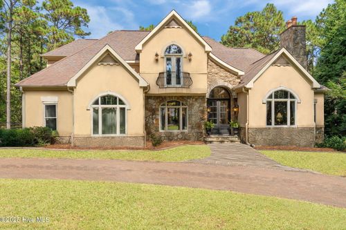 320 Arbutus Rd, Southern Pines, NC, 28387-6706 | Card Image