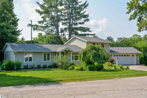 623 Edmar Dr, Traverse City, MI, 49686-1934 | Card Image