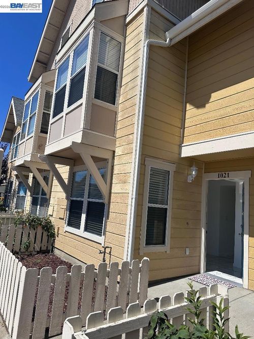 1021 Santa Ines Ct, Oakland, CA, 94601-1454 | Card Image