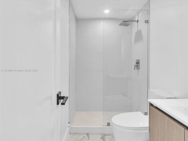 101 - 11900 N Bayshore Dr, Condo with 2 bedrooms, 2 bathrooms and null parking in North Miami FL | Image 9