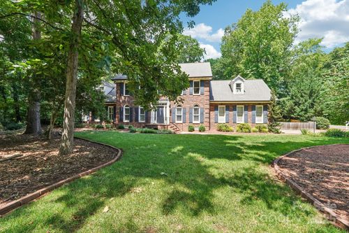 1545 Chadmore Ln Nw, Concord, NC, 28027-9084 | Card Image