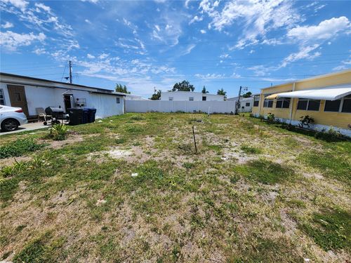 608 49th Avenue W, BRADENTON, FL, 34207 | Card Image