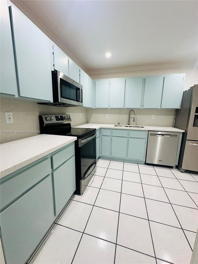 9510 Sw 151 St Ct, House other with 4 bedrooms, 3 bathrooms and null parking in Miami FL | Image 6