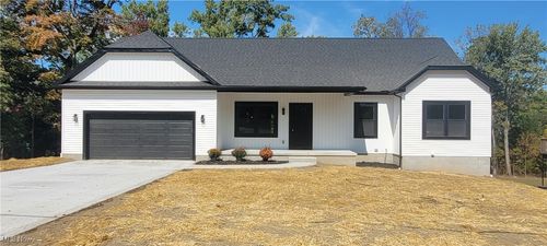 44 S River Rd, Munroe Falls, OH, 44262-1612 | Card Image