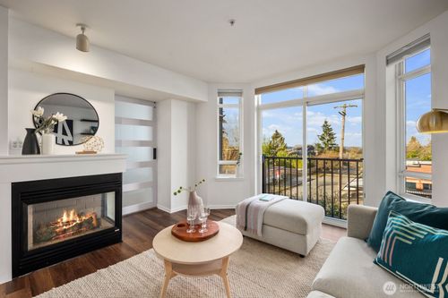 apt-305-7116 Greenwood Ave N, Seattle, WA, 98103-5068 | Card Image
