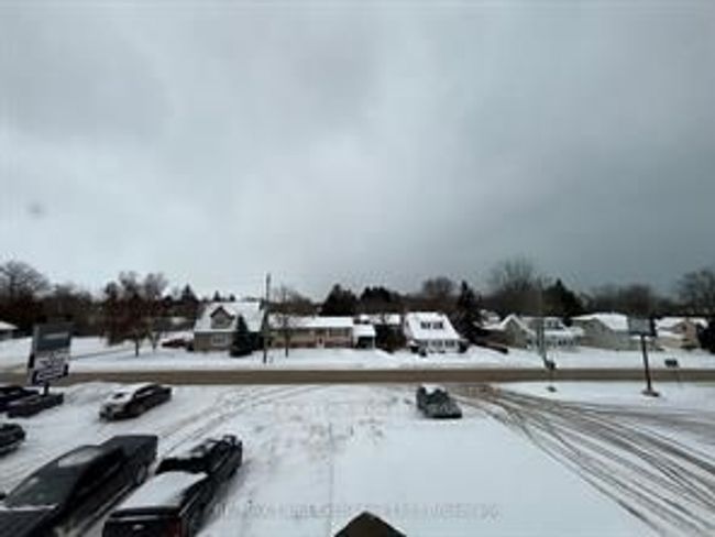 UPPER - 433 Broadway St, Home with 3 bedrooms, 1 bathrooms and 4 parking in Kincardine ON | Image 17