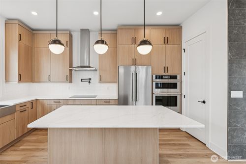 e-18805 99th Ct Ne, Bothell, WA, 98011-2706 | Card Image