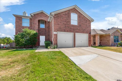 1047 Stream Dr, Grand Prairie, TX, 75052-7697 | Card Image