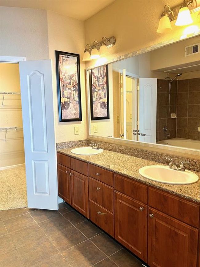 APT-423 - 1711 Old Spanish Trl, Condo with 1 bedrooms, 1 bathrooms and 2 parking in Houston TX | Image 7