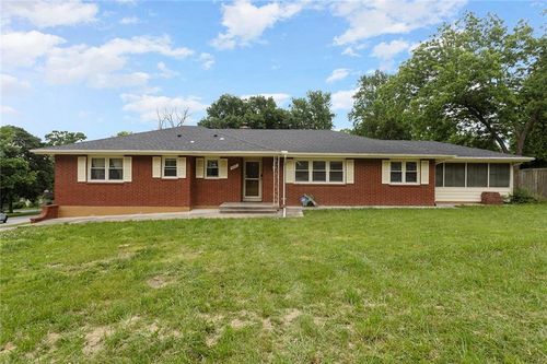 7517 N Central St, Gladstone, MO, 64118-1618 | Card Image