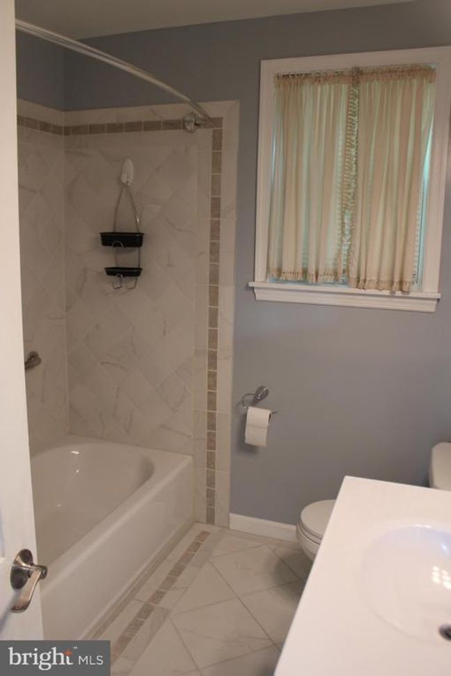 1352 Valley Rd, House other with 4 bedrooms, 2 bathrooms and null parking in WOODLYN PA | Image 12