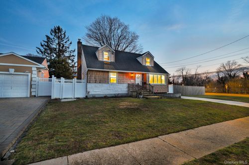 3768 Mansfield Dr, Seaford, NY, 11783-2346 | Card Image