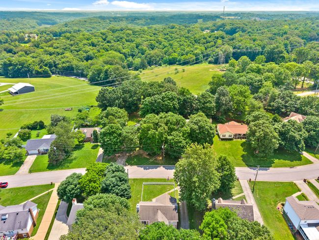 810 Burton Trl, House other with 3 bedrooms, 2 bathrooms and 4 parking in Adams TN | Image 32