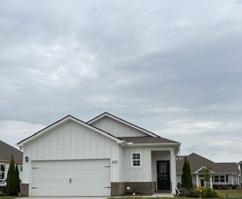 2219 Quinn Dr, White House, TN, 37188-2405 | Card Image
